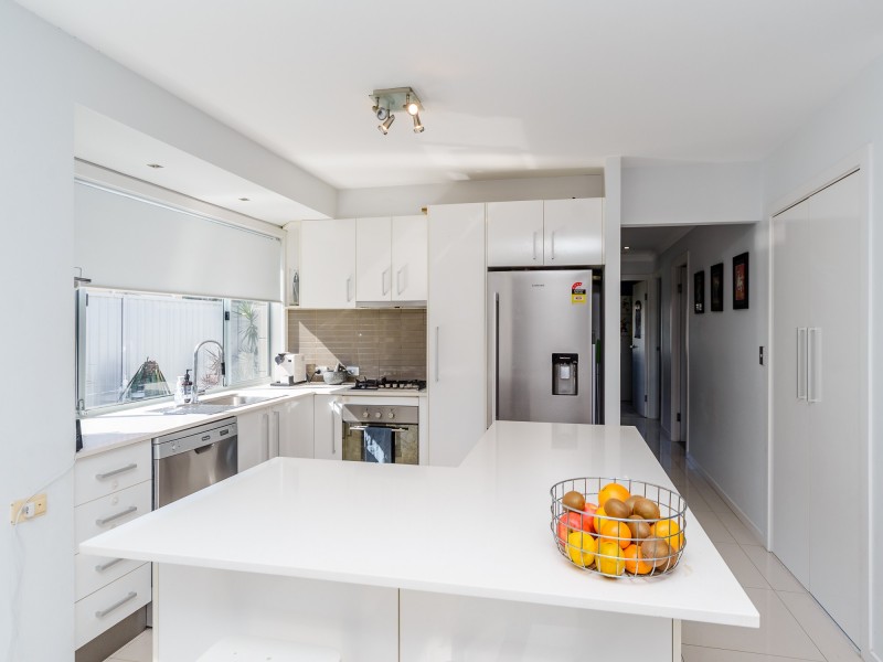 16 Burrendong Road, Coombabah QLD 4216