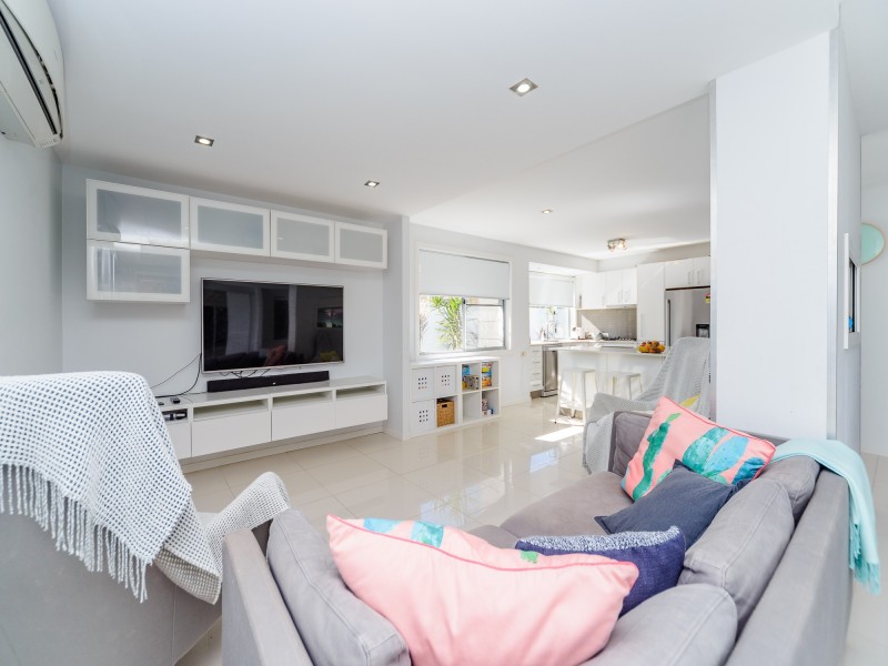 16 Burrendong Road, Coombabah QLD 4216