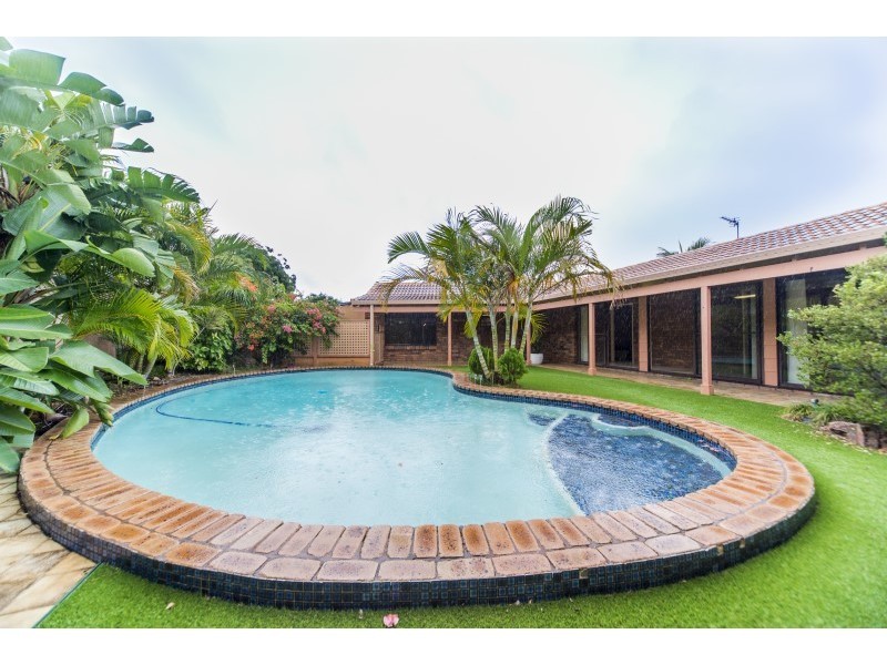 33 Runaway Bay Avenue, Runaway Bay QLD 4216