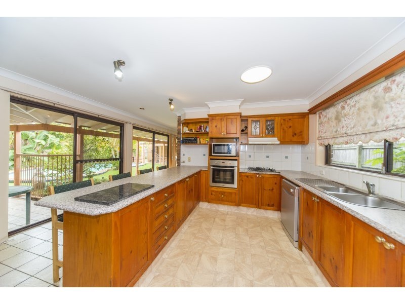 33 Runaway Bay Avenue, Runaway Bay QLD 4216