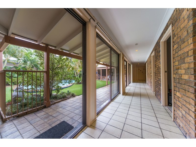 33 Runaway Bay Avenue, Runaway Bay QLD 4216