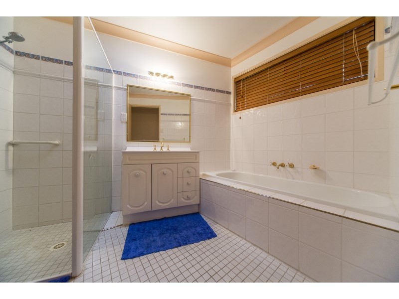 33 Runaway Bay Avenue, Runaway Bay QLD 4216