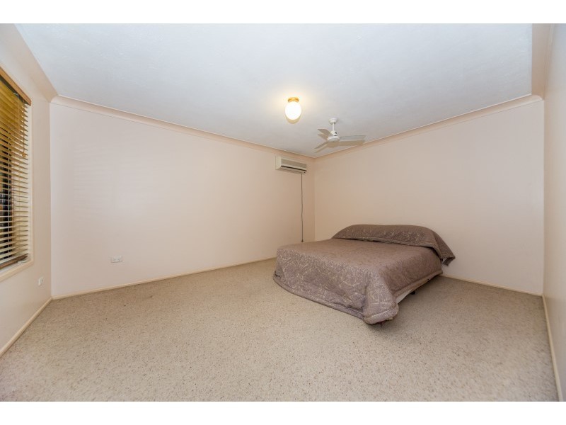 33 Runaway Bay Avenue, Runaway Bay QLD 4216