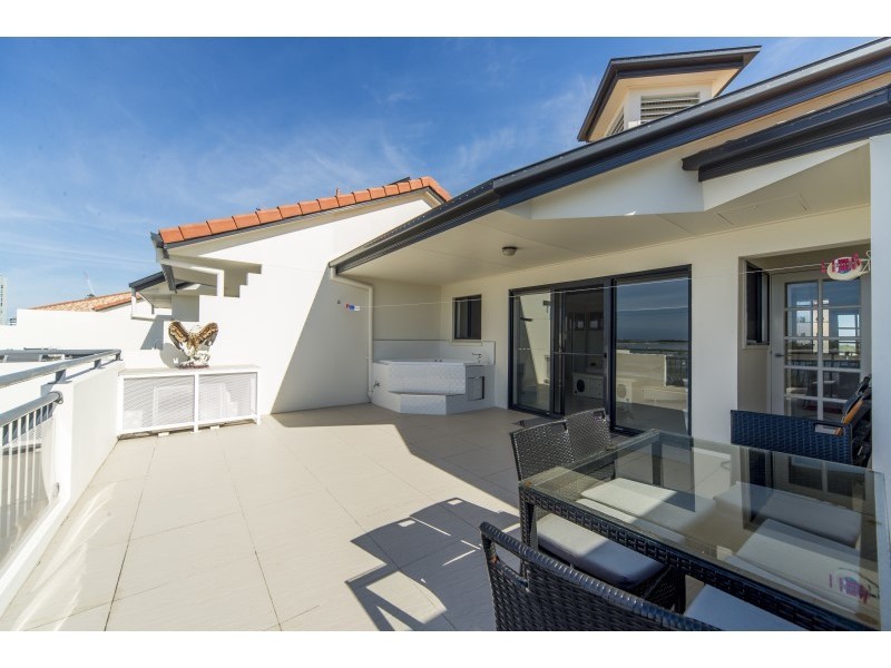 330/392 Marine Parade, Labrador QLD 4215