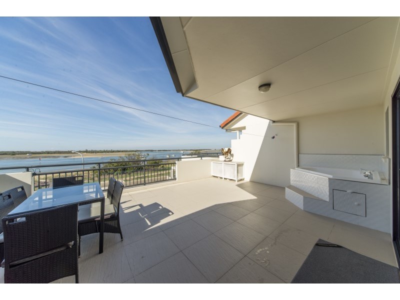 330/392 Marine Parade, Labrador QLD 4215