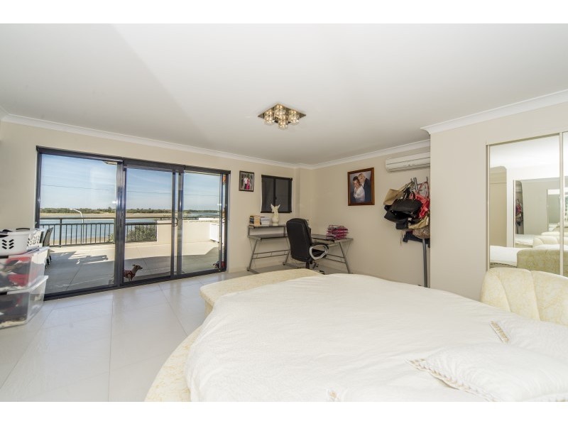 330/392 Marine Parade, Labrador QLD 4215