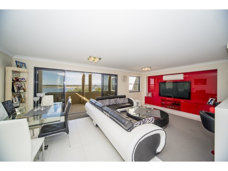 330/392 Marine Parade, Labrador QLD 4215