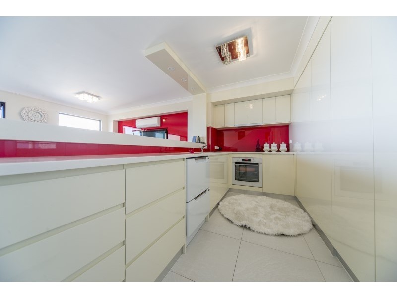 330/392 Marine Parade, Labrador QLD 4215