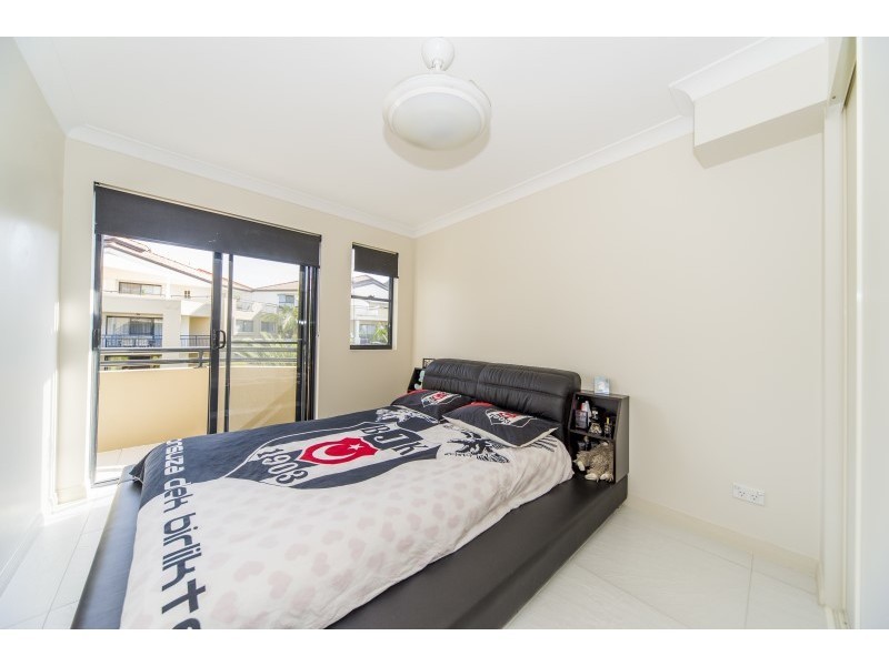330/392 Marine Parade, Labrador QLD 4215
