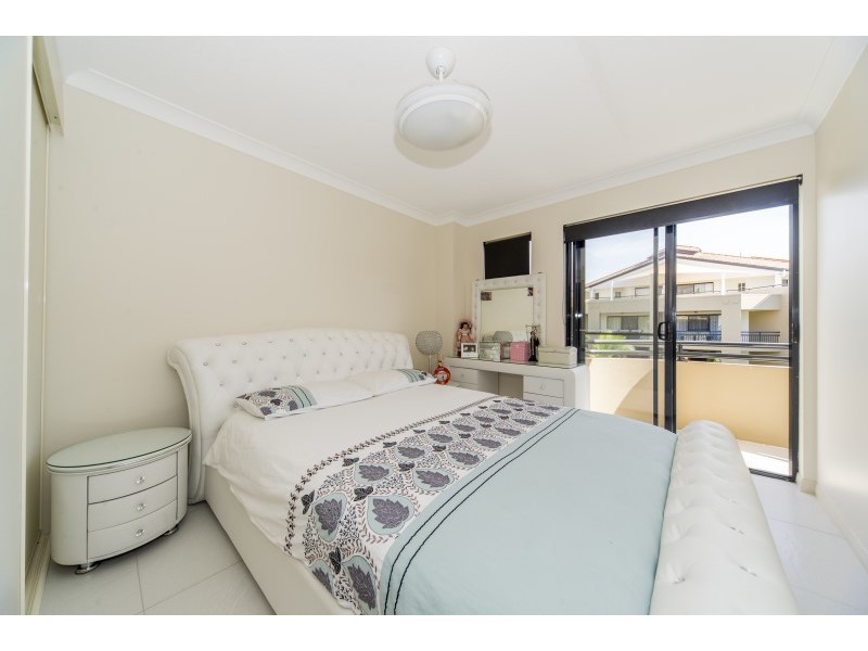 330/392 Marine Parade, Labrador QLD 4215