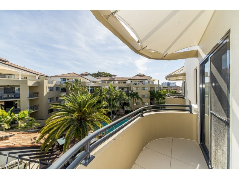 330/392 Marine Parade, Labrador QLD 4215