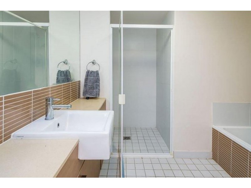 117/64 Sickle Avenue, Hope Island QLD 4212