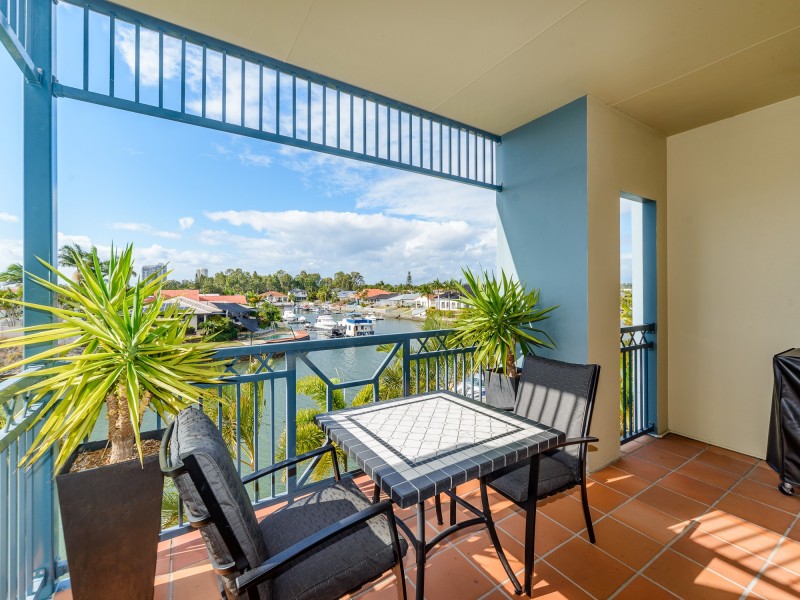 20/82-86 Limetree Parade, Runaway Bay QLD 4216