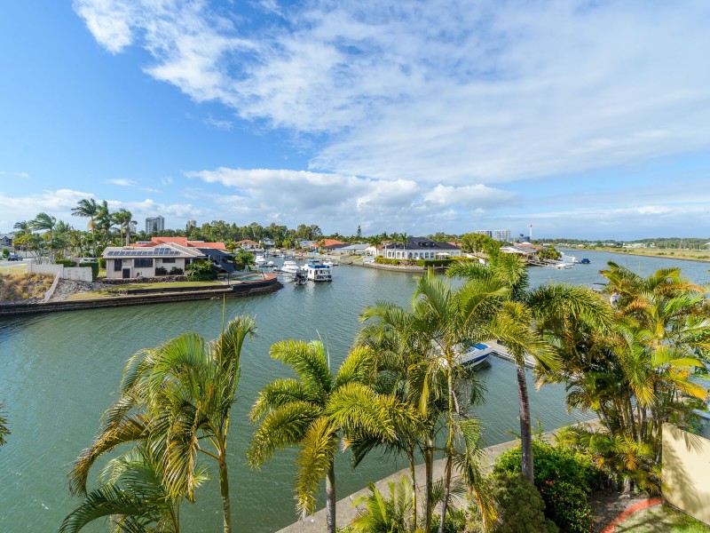 20/82-86 Limetree Parade, Runaway Bay QLD 4216