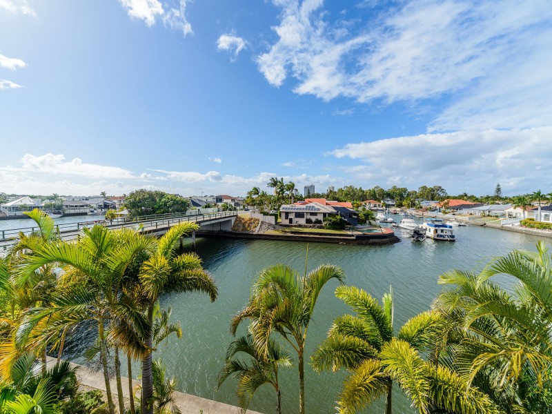 20/82-86 Limetree Parade, Runaway Bay QLD 4216