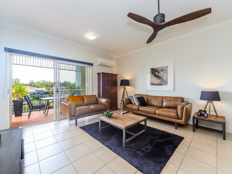 20/82-86 Limetree Parade, Runaway Bay QLD 4216