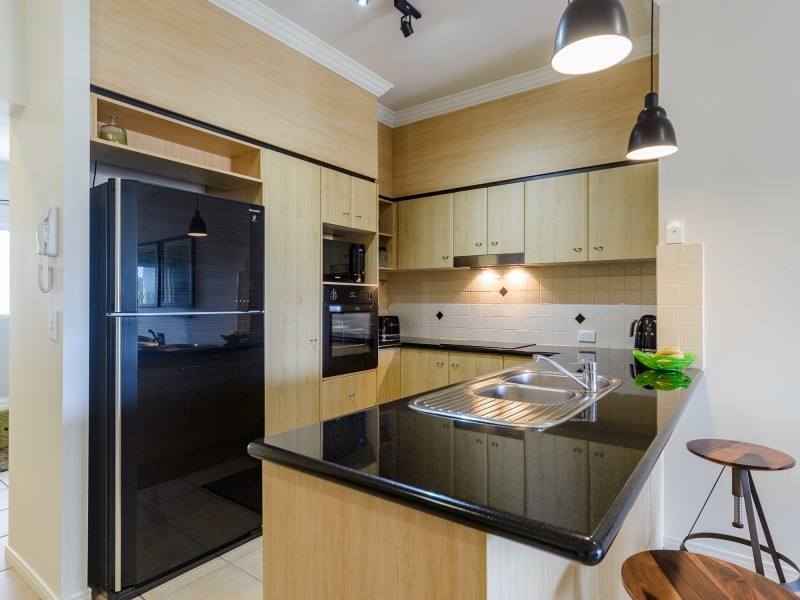 20/82-86 Limetree Parade, Runaway Bay QLD 4216