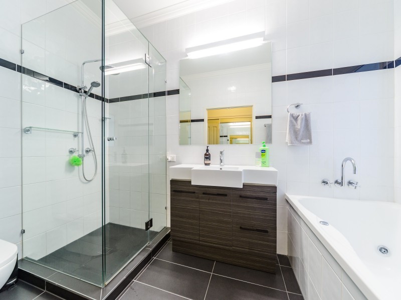 20/82-86 Limetree Parade, Runaway Bay QLD 4216