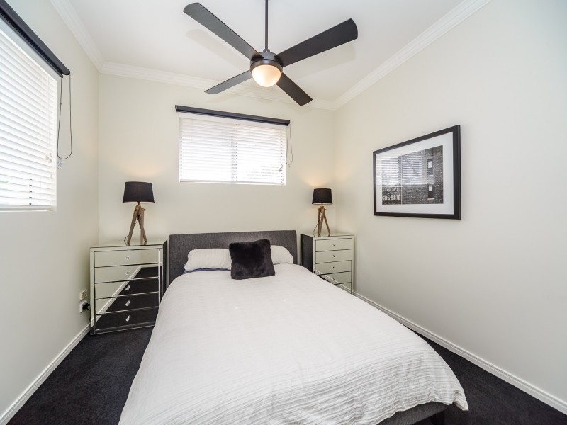 20/82-86 Limetree Parade, Runaway Bay QLD 4216