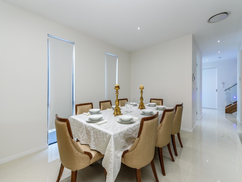 25A Milton Avenue, Paradise Point QLD 4216