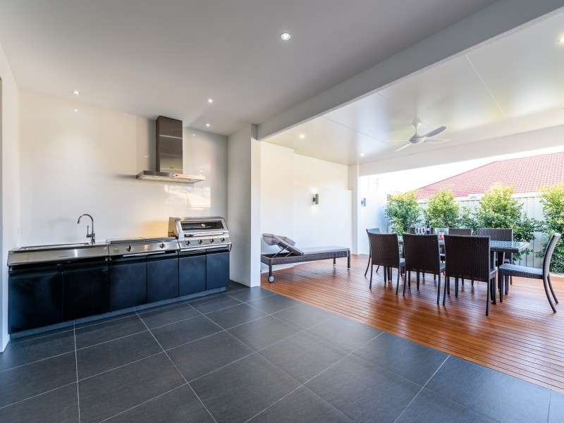 25A Milton Avenue, Paradise Point QLD 4216