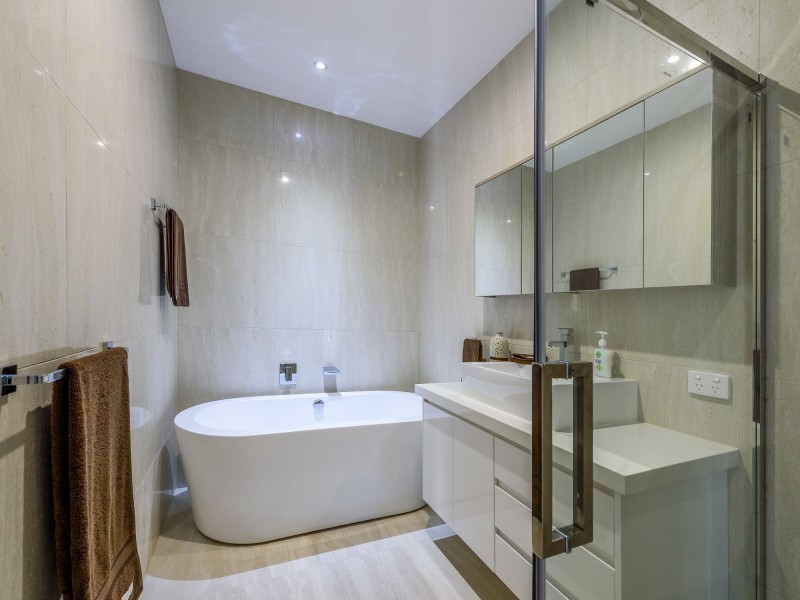 25A Milton Avenue, Paradise Point QLD 4216