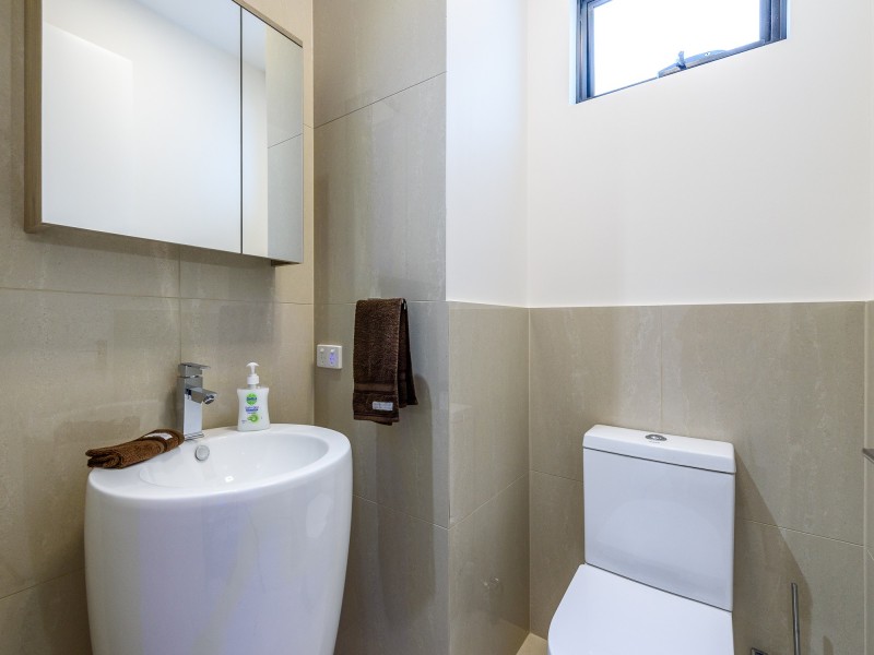 25A Milton Avenue, Paradise Point QLD 4216