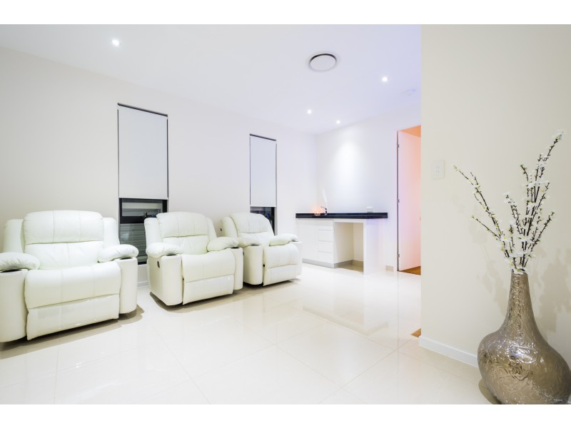 25A Milton Avenue, Paradise Point QLD 4216