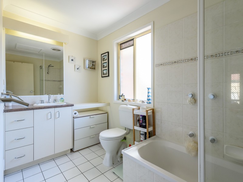 27/2 Doyalson Place, Helensvale QLD 4212