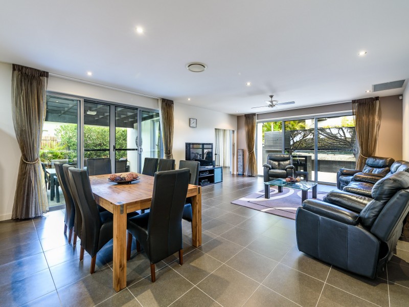 4 Osmium Lane, Hope Island QLD 4212