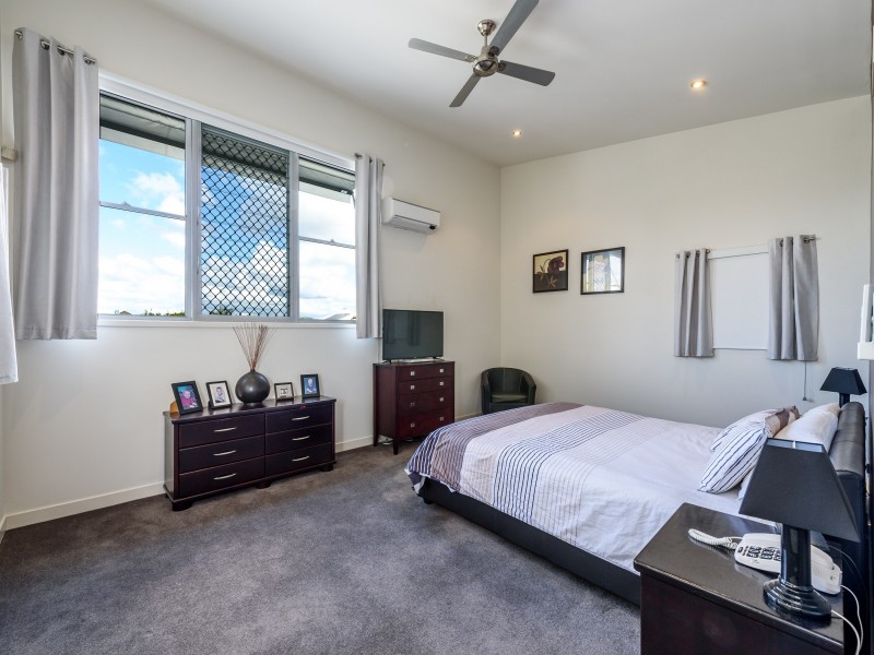 4 Osmium Lane, Hope Island QLD 4212
