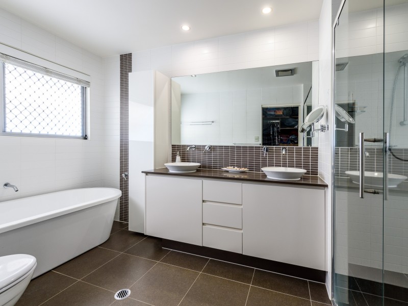 4 Osmium Lane, Hope Island QLD 4212