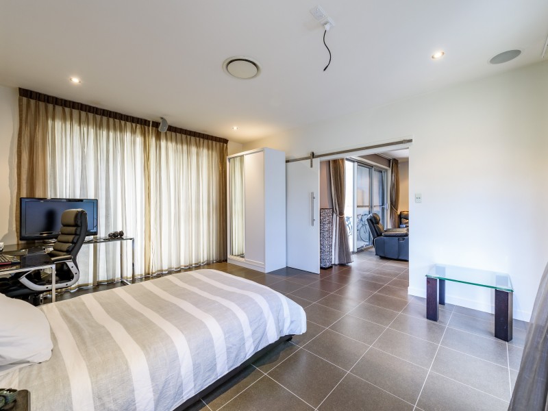 4 Osmium Lane, Hope Island QLD 4212
