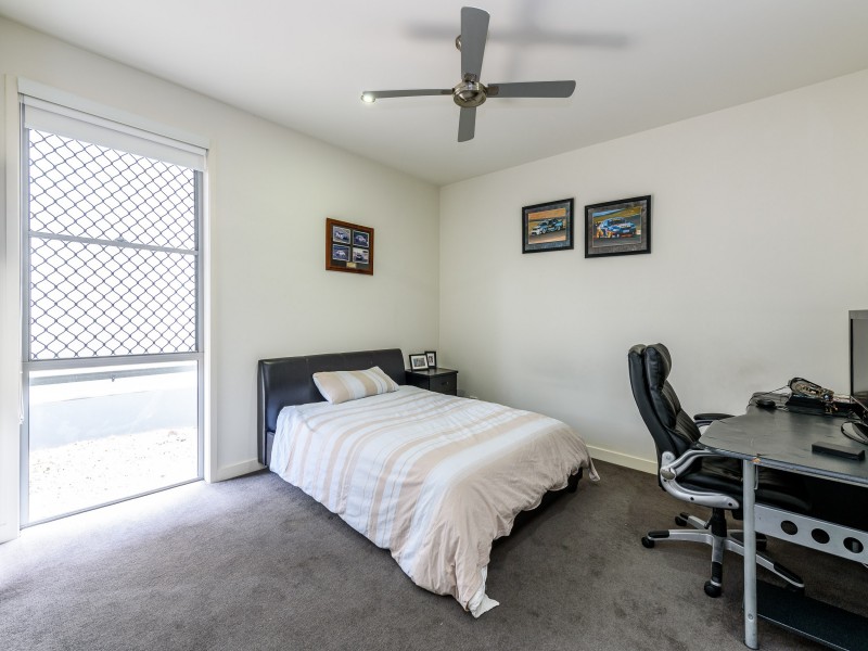 4 Osmium Lane, Hope Island QLD 4212