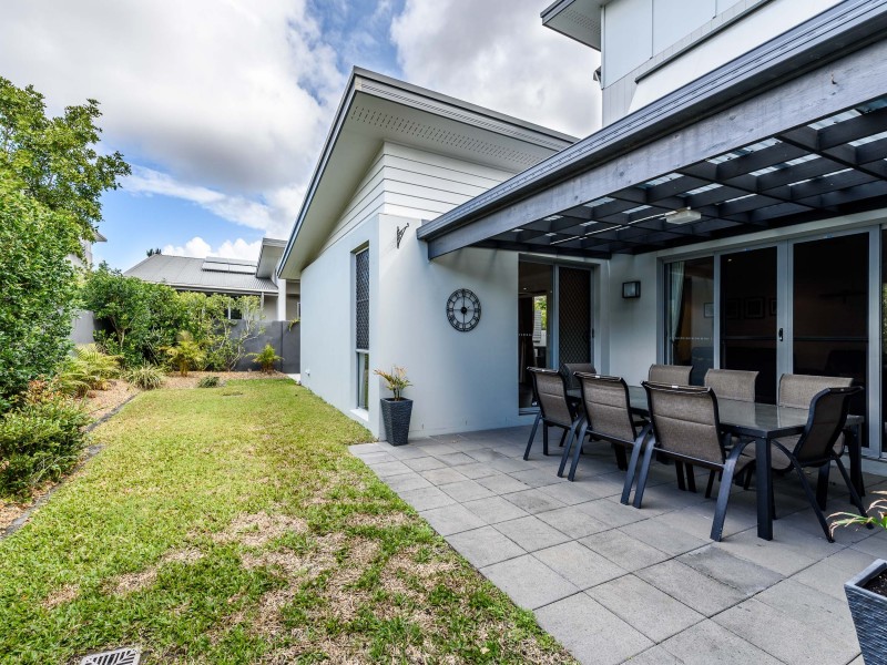 4 Osmium Lane, Hope Island QLD 4212