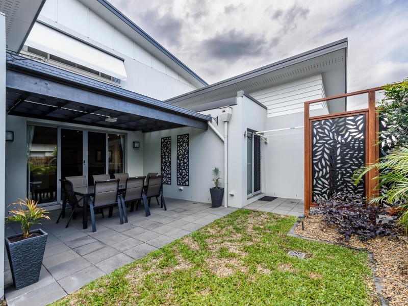 4 Osmium Lane, Hope Island QLD 4212