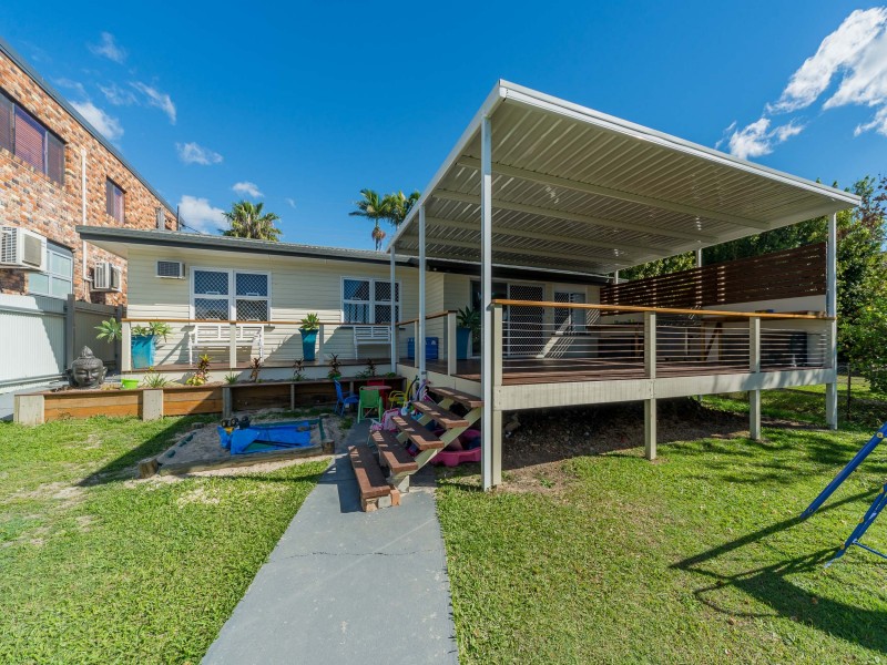 33 Ashbourne Terrace, Biggera Waters QLD 4216