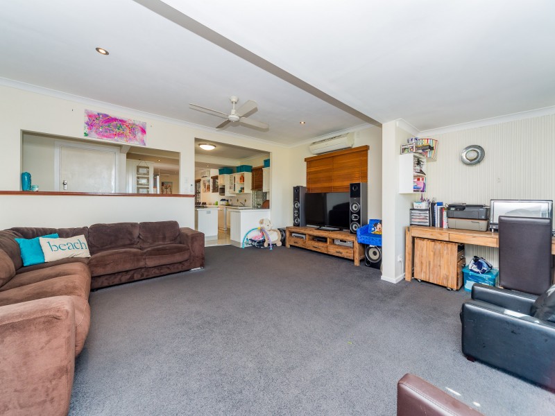 33 Ashbourne Terrace, Biggera Waters QLD 4216