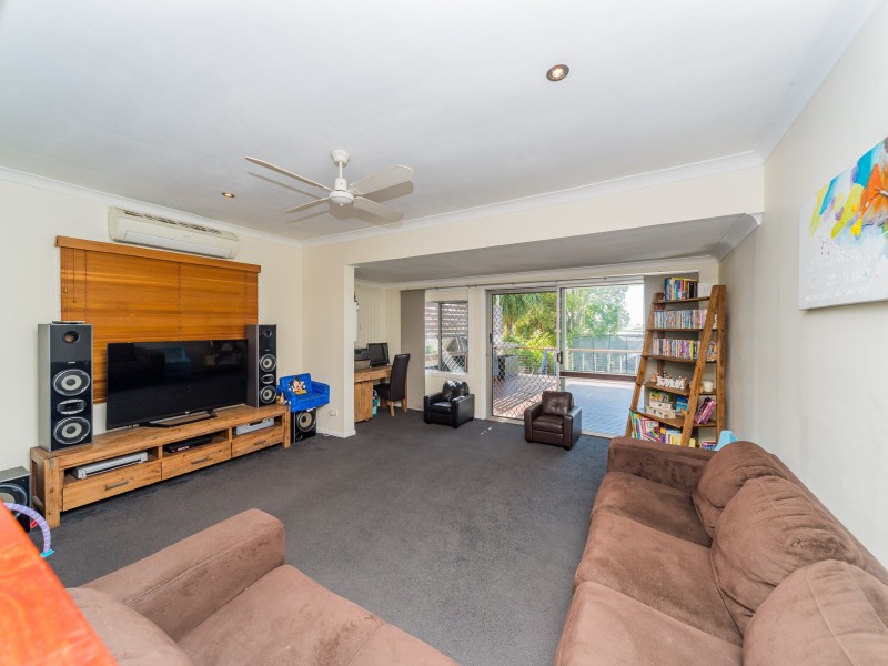 33 Ashbourne Terrace, Biggera Waters QLD 4216