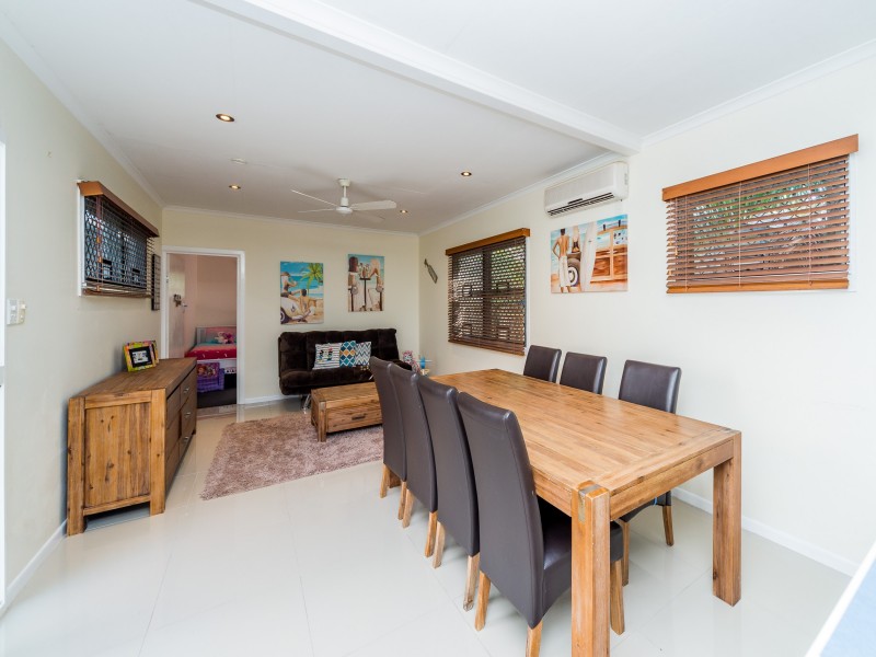 33 Ashbourne Terrace, Biggera Waters QLD 4216