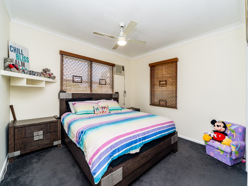 33 Ashbourne Terrace, Biggera Waters QLD 4216