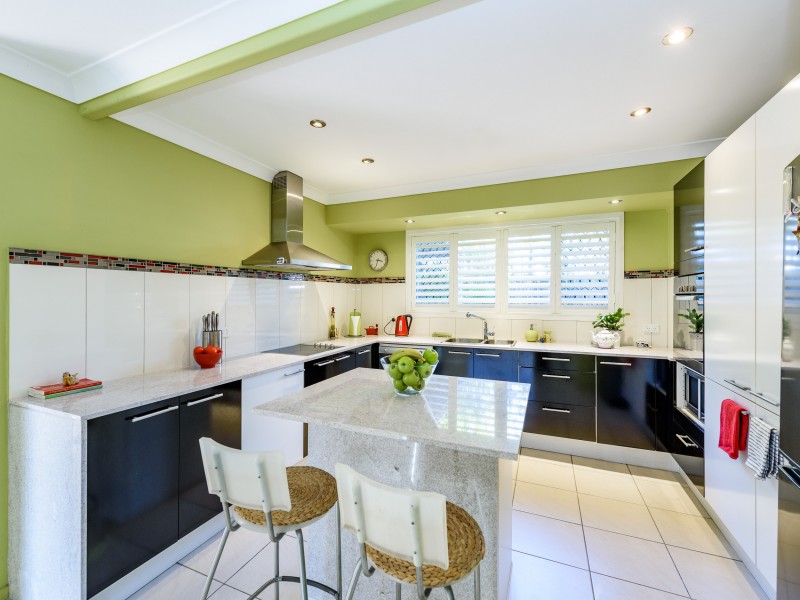 3 Tari Court, Runaway Bay QLD 4216