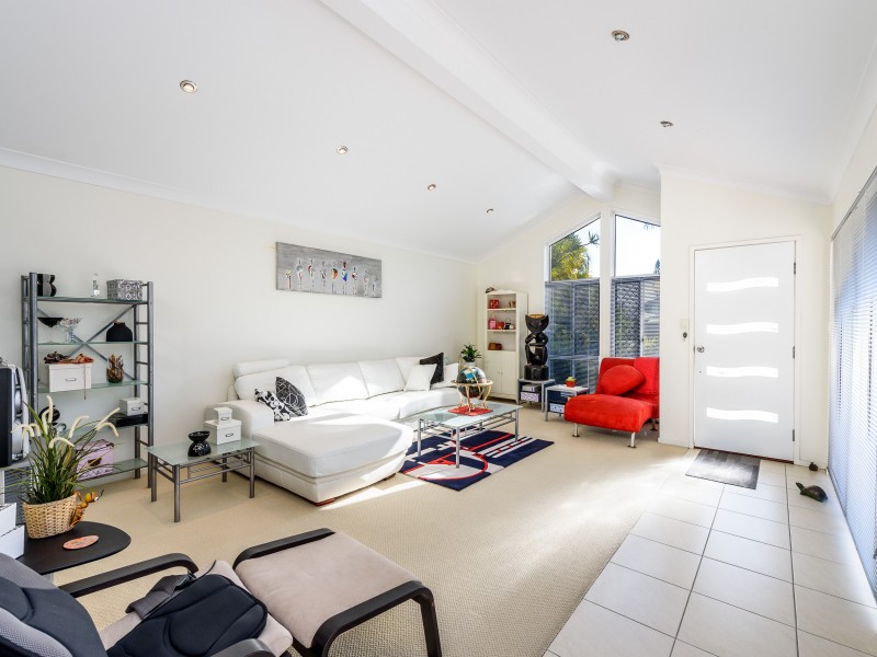 3 Tari Court, Runaway Bay QLD 4216