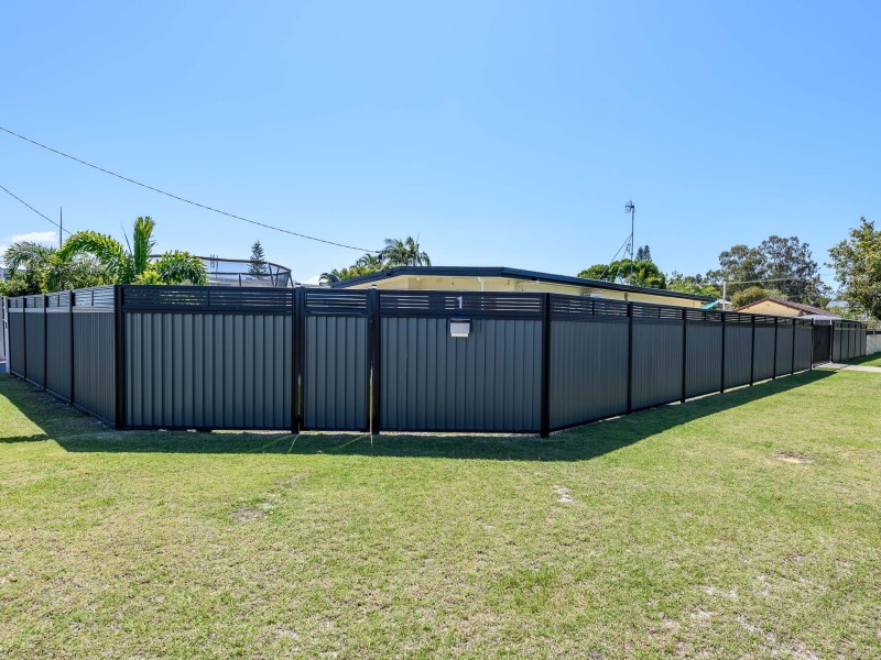 1 Nambur Street, Runaway Bay QLD 4216