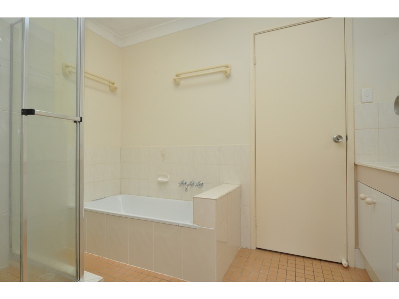 1/5 Jessica Court, Arundel QLD 4214