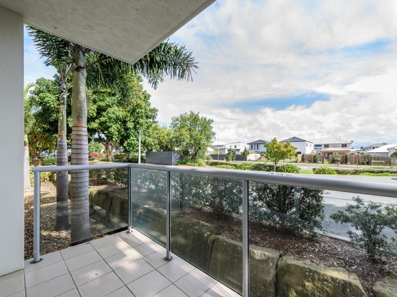 217/64 Sickle Avenue, Hope Island QLD 4212
