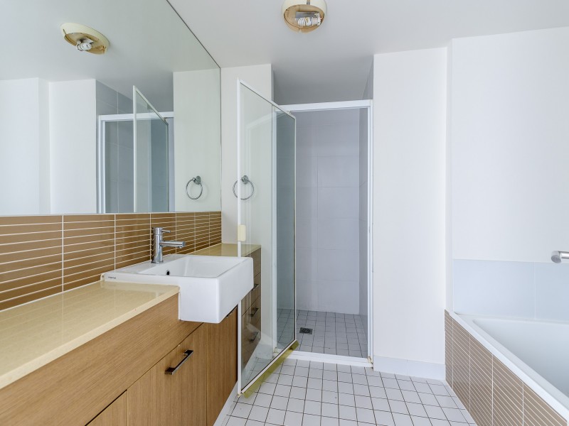 217/64 Sickle Avenue, Hope Island QLD 4212