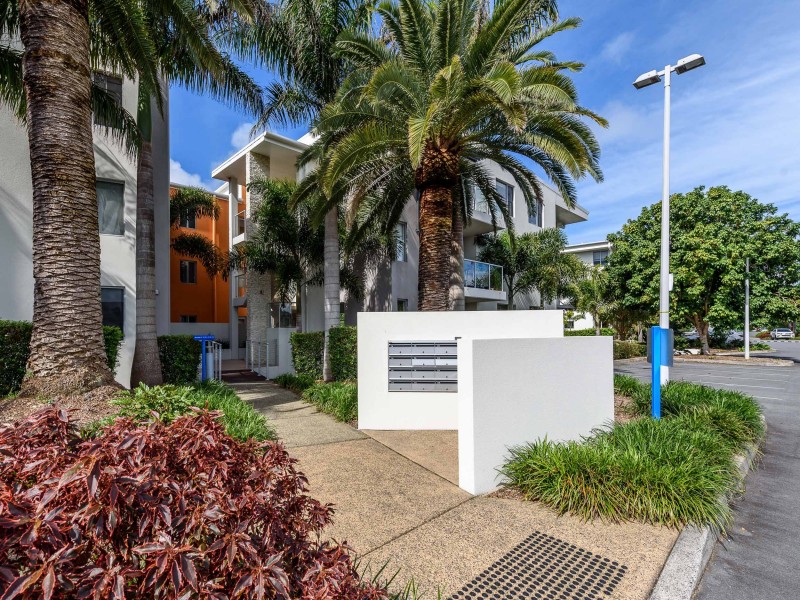 217/64 Sickle Avenue, Hope Island QLD 4212