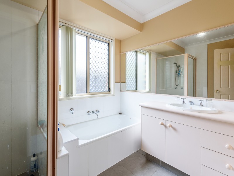 105 Henry Cotton Drive, Parkwood QLD 4214