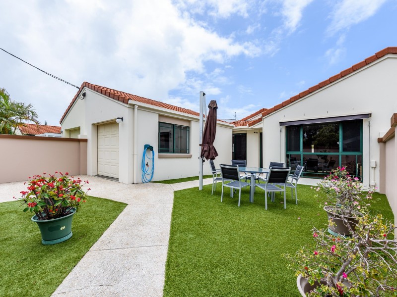 1/133 Bayview Street, Runaway Bay QLD 4216